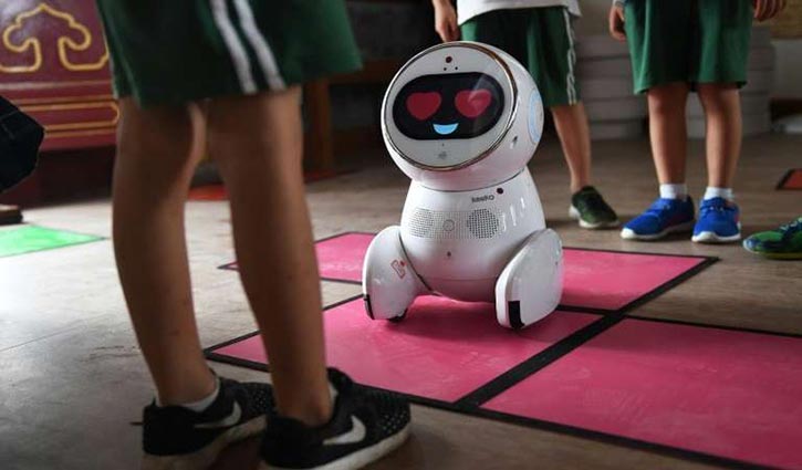 robots are working in China's 600 kindergartens