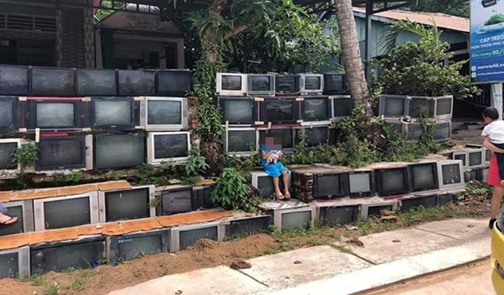 Wall of house made with television
